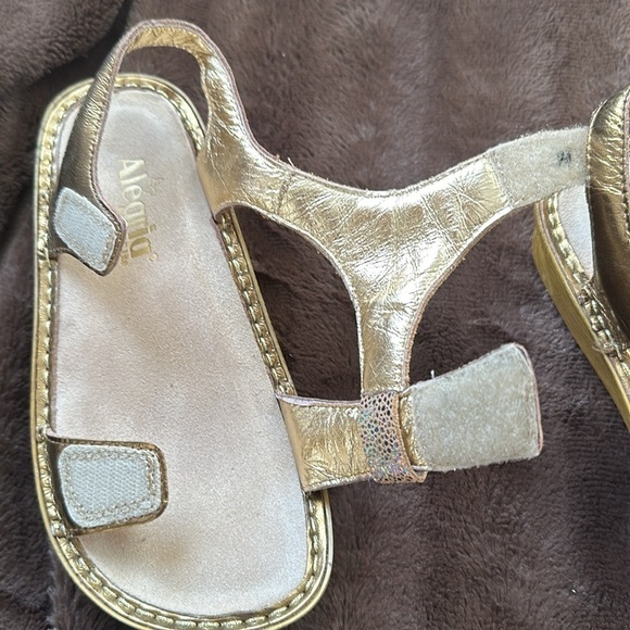ALEGRIA Kendra- 680 Gold Sandal Sz 35 US(5-5.5) - Picture 8 of 16